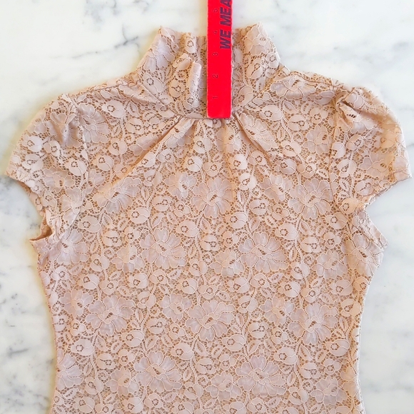 NWOT.Express Nylon and Spandex All Lace Short Sleeve Highneck Stretchable Blouse - Picture 4 of 6